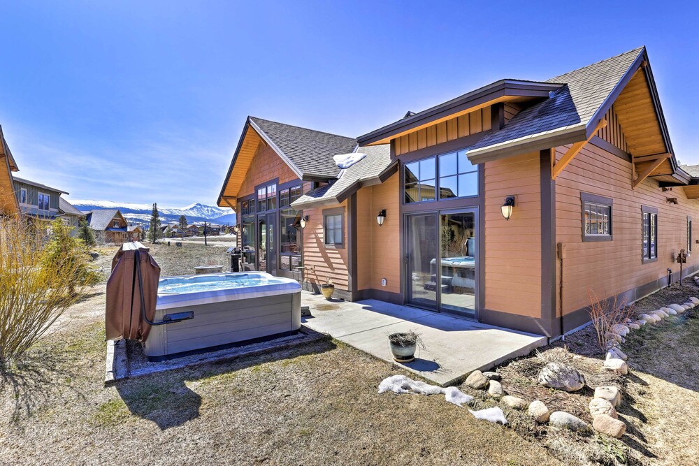 Mtn View Fraser Home with Hot Tub Near Skiing — 4-Star Luxury Hotel in Fraser, United States