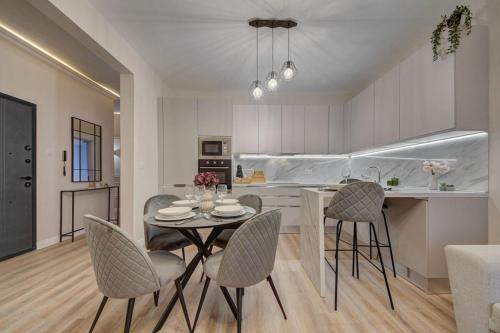 Central 3BR Escape Walk to Everything — 4-Star Luxury Hotel in Gzira, Malta