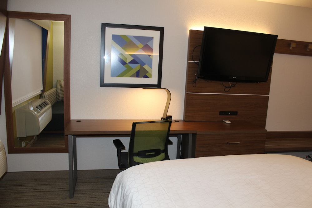 Holiday Inn Express Hotel & Suites Raton by IHG - photo 19