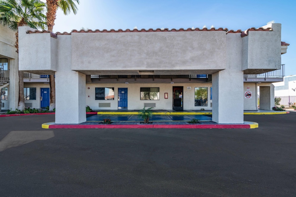 Rodeway Inn & Suites Thousand Palms Rancho Mirag