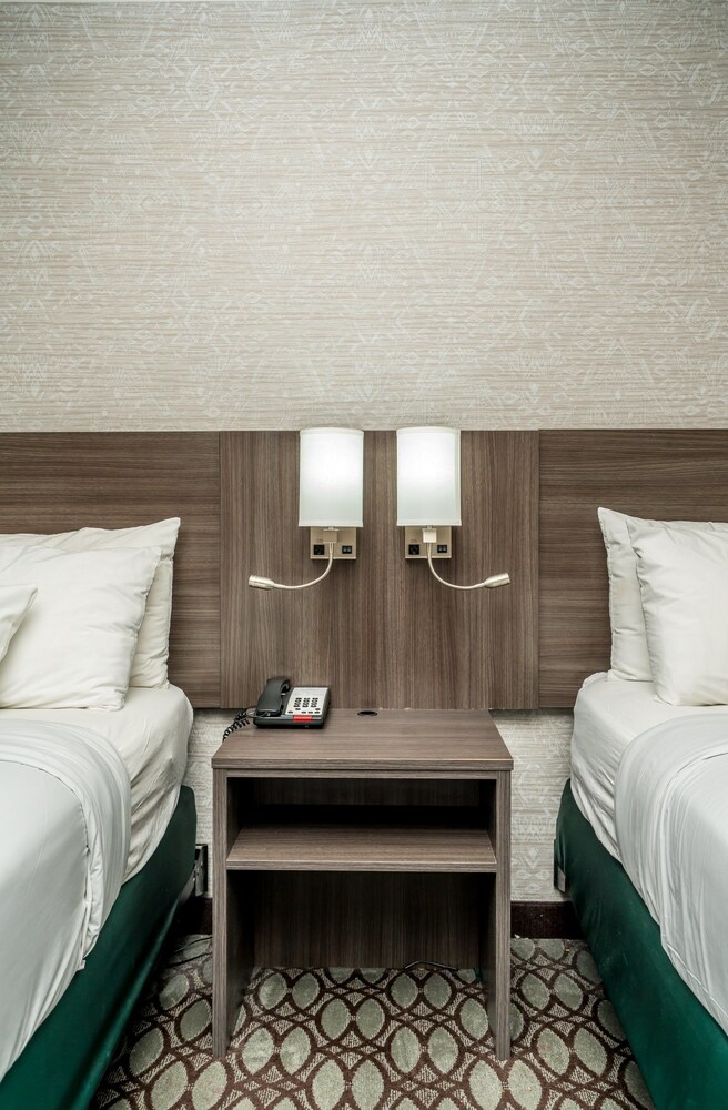 LeTap Hotel near AirTrain JFK Airport - photo 12