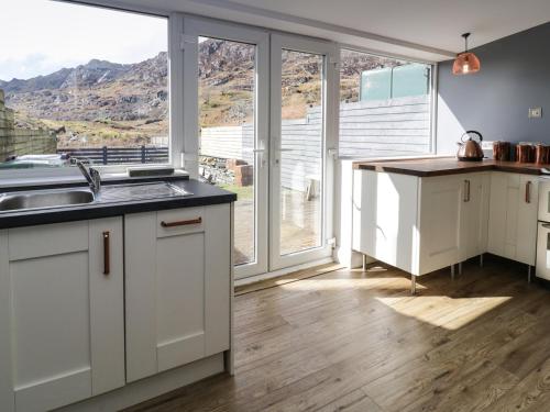 19 Cwmorthin Road — 4-Star Luxury Hotel in Blaenau-Ffestiniog, United Kingdom