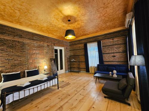 Old Gold Apartment — 4-Star Luxury Hotel in Tbilisi, Georgia
