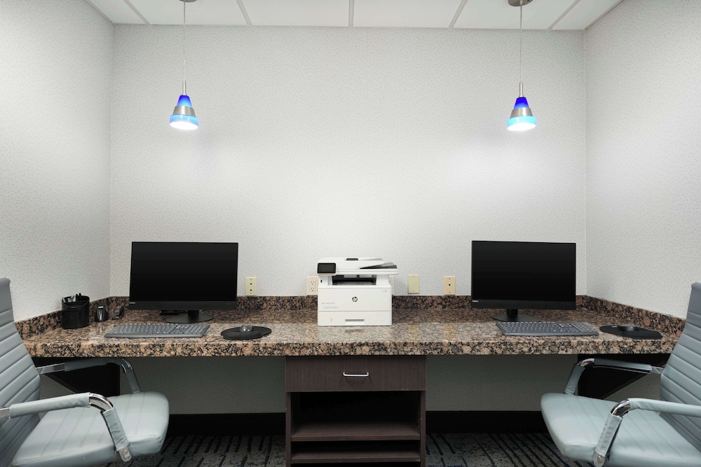 Hampton Inn & Suites Tulsa Central - photo 42