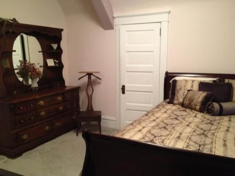 Victorian Charm Inn - photo 17