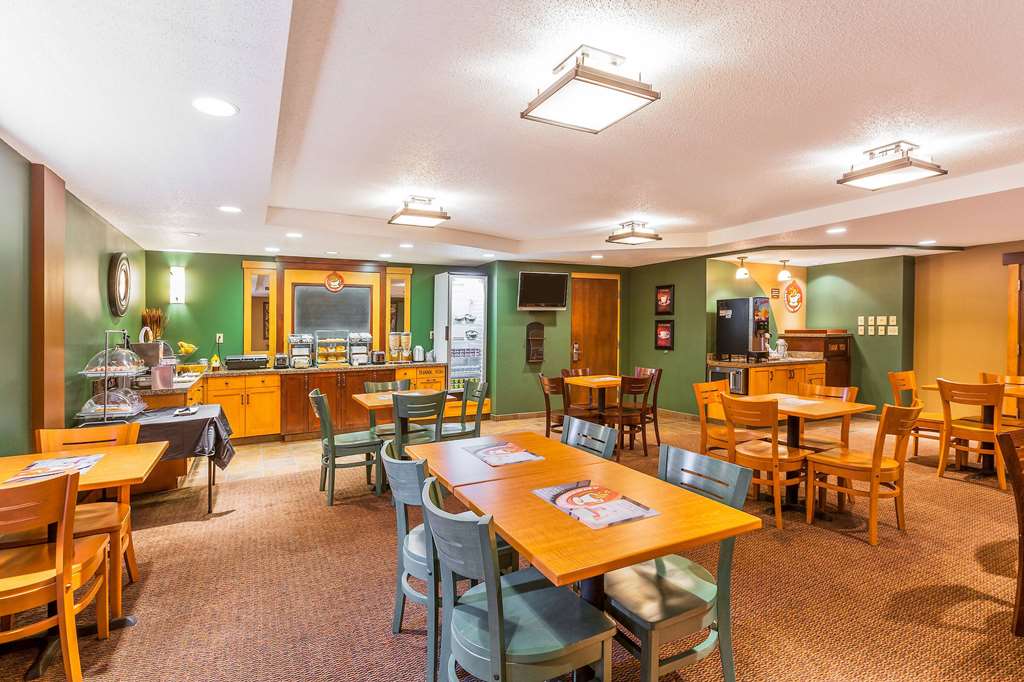 AmericInn by Wyndham Monmouth - photo 14