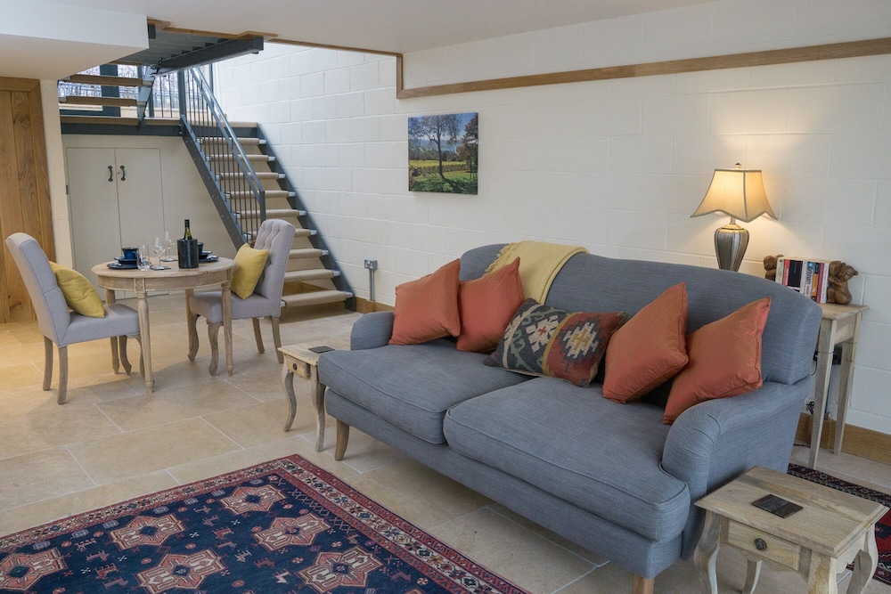 Woodchester Valley Vineyard Barns — 4-Star Luxury Hotel in Stroud, United Kingdom
