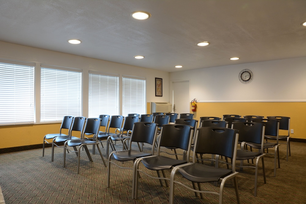 Red Roof Inn San Dimas Fairplex - photo 21