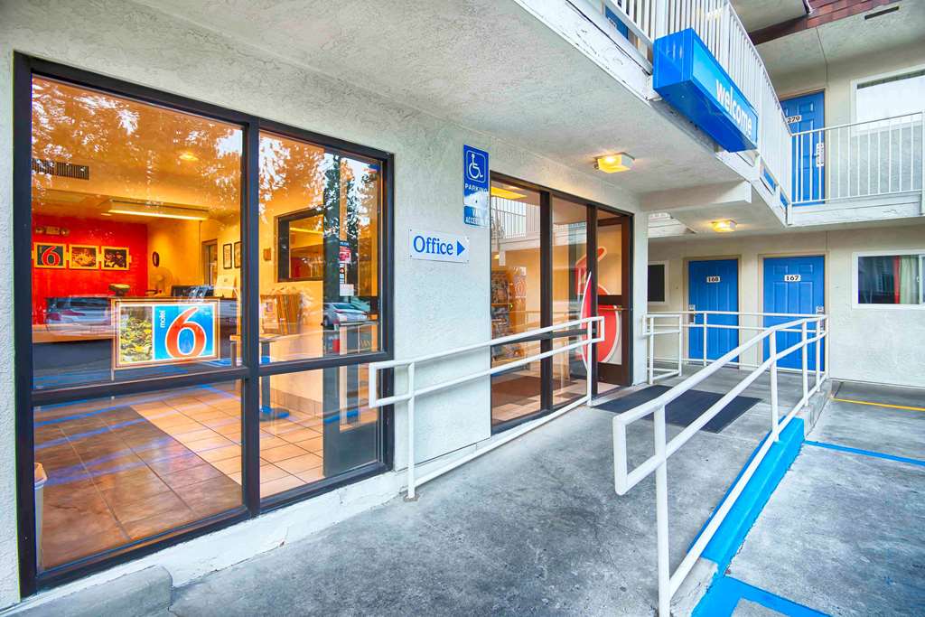 Motel 6 Mammoth Lakes CA - photo 3
