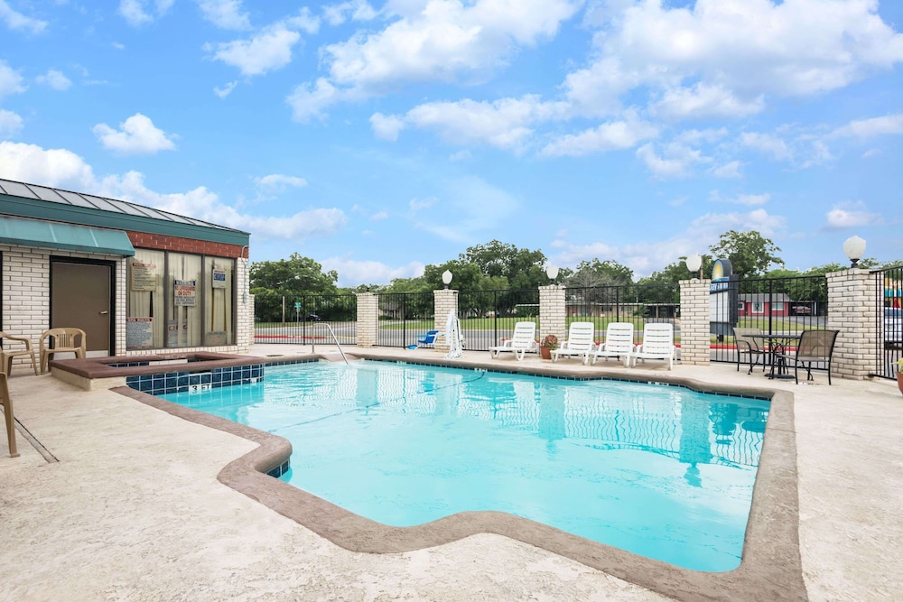 Days Inn by Wyndham New Braunfels - photo 19
