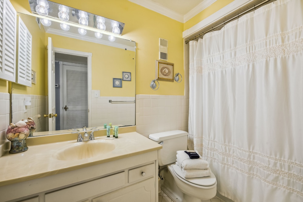 Regency Towers by Book That Condo - photo 46