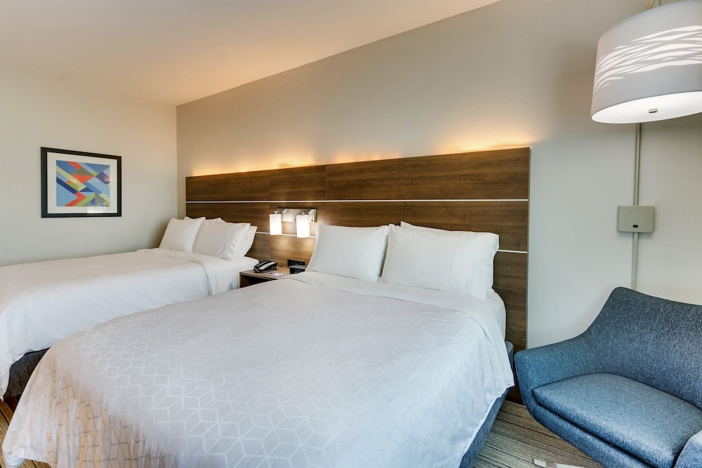 Holiday Inn Express & Suites Waxahachie by IHG - photo 12