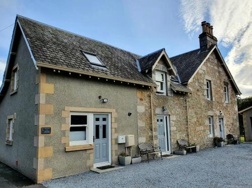 Oakbank Cottage — 4-Star Luxury Hotel in Pitlochry, United Kingdom