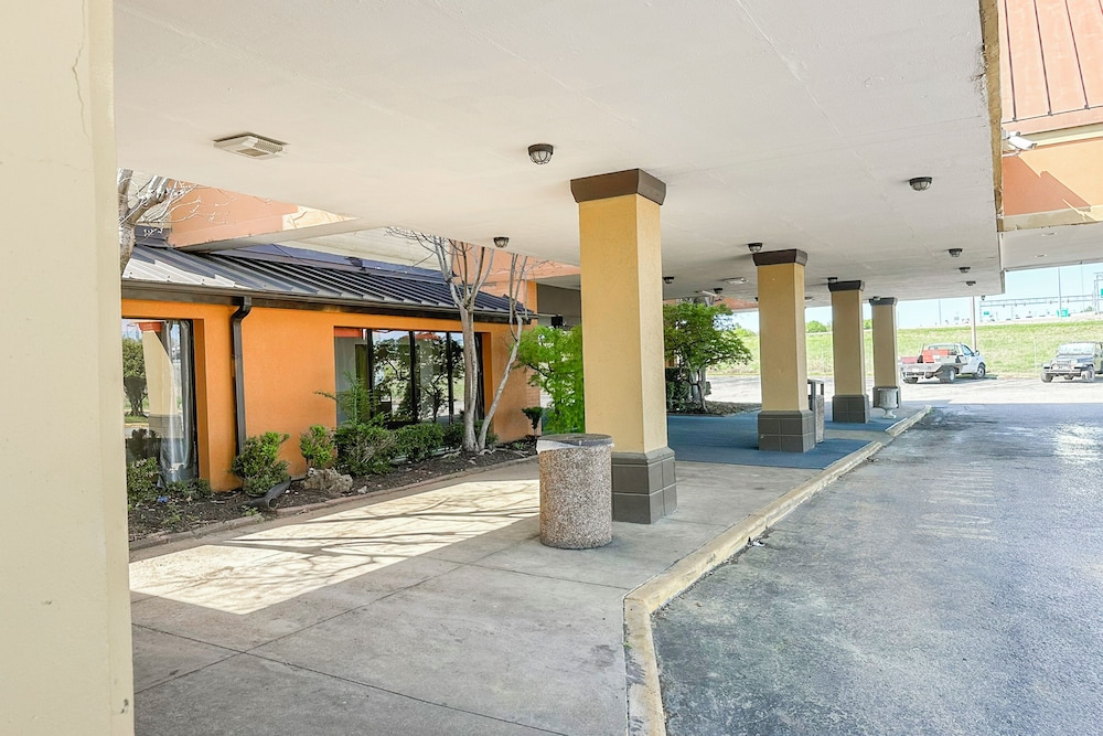 Jackson Hotel & Convention Center - photo 86