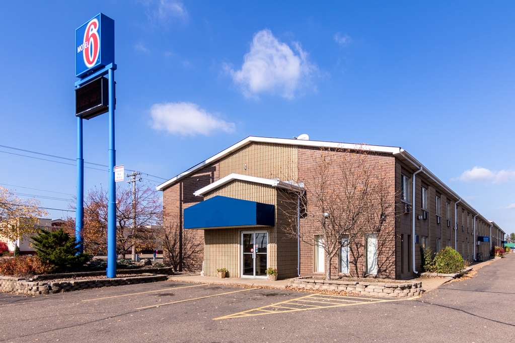 Motel 6 Eau Claire WI - featured photo