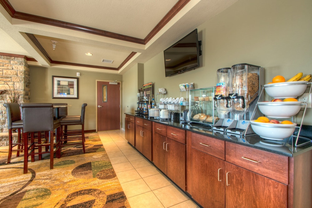 Cobblestone Inn and Suites Holyoke - photo 34