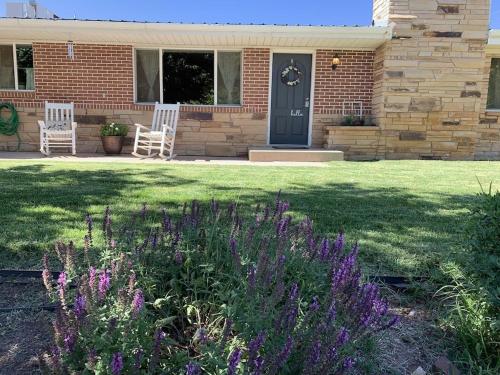Red Cliffs Rental — 4-Star Luxury Hotel in Kanab, United States