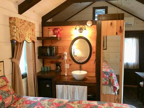 Tiny Home Cottage Near the Smokies #6 Greta - photo 8