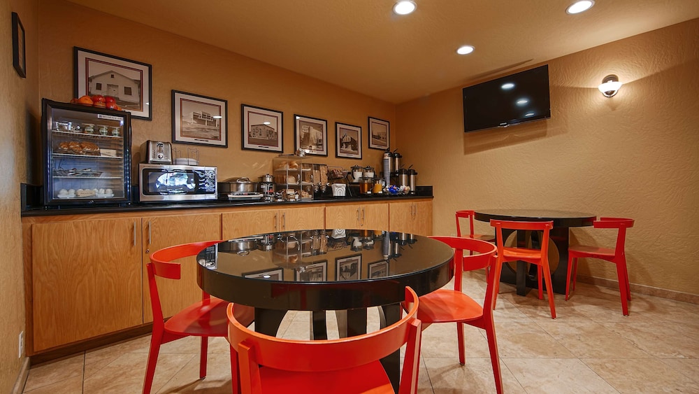 Best Western Pine Tree Motel - photo 19