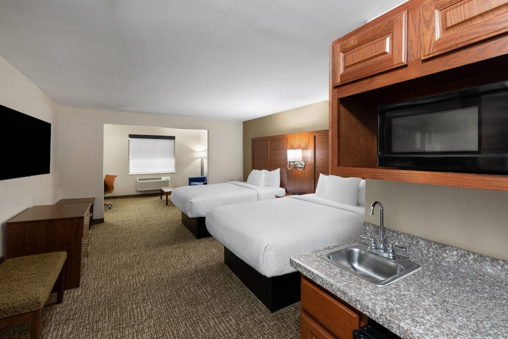 Wingate By Wyndham College Station South - photo 29
