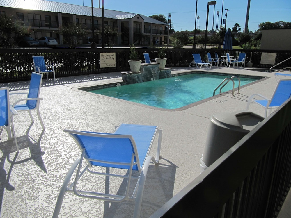 Hampton Inn Lindale Tyler - photo 26
