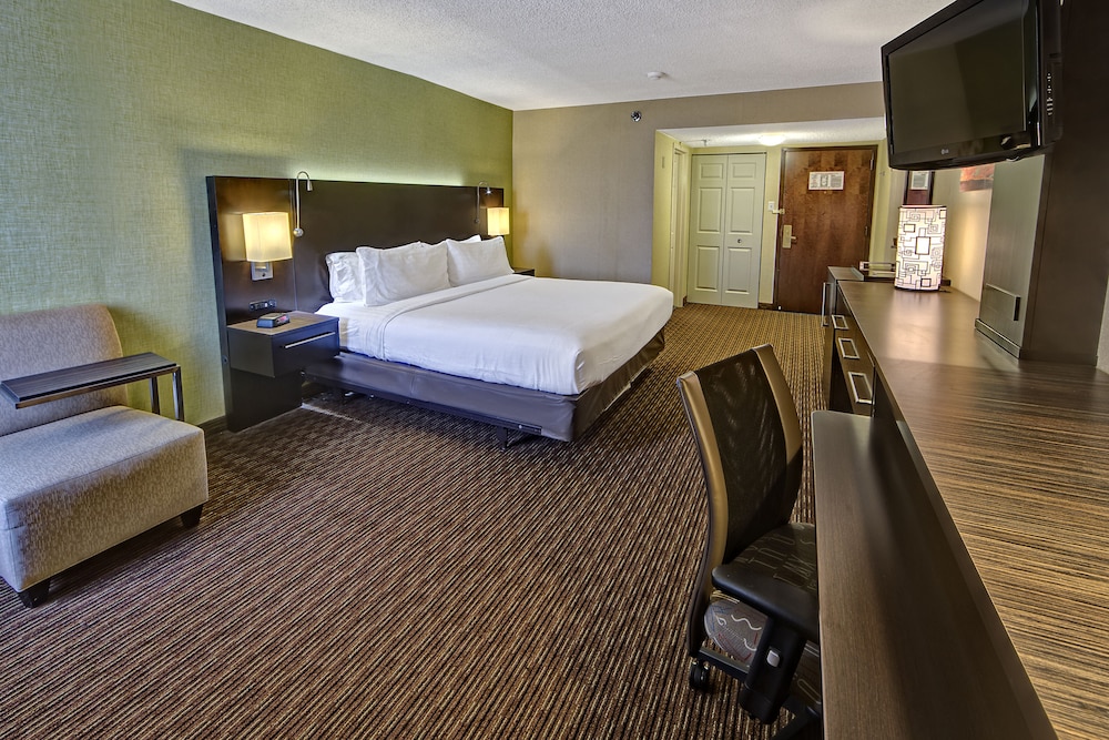 Clarion Hotel & Suites Conference Center Memphis Airport in Memphis, United States
