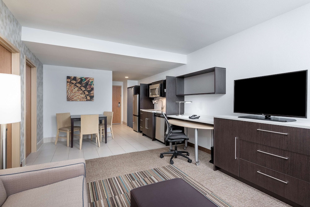 Home2 Suites by Hilton Ft. Lauderdale Airport Cruise Port - photo 10