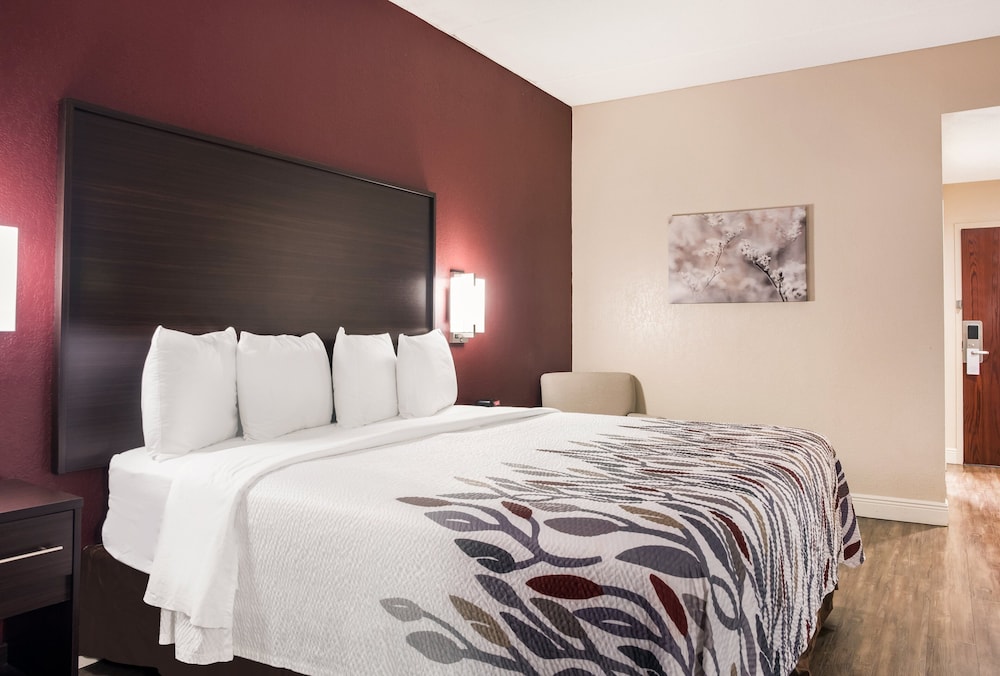 Red Roof Inn Tupelo - photo 27
