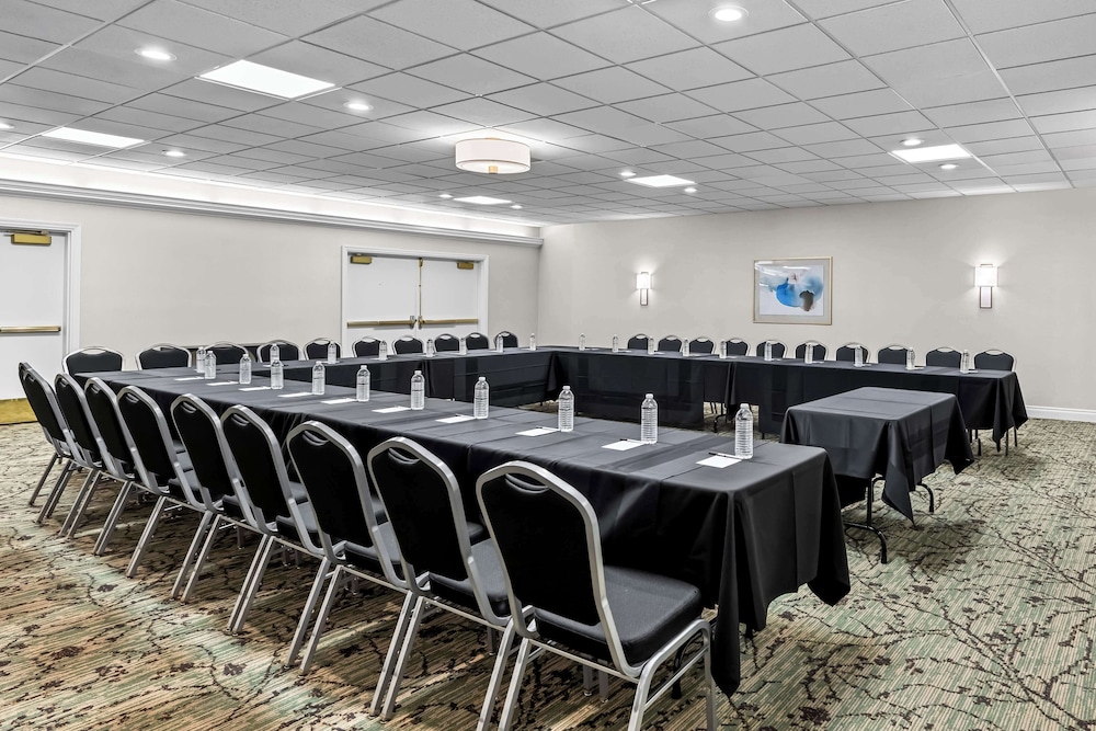 Best Western Plus Puyallup Hotel - photo 33