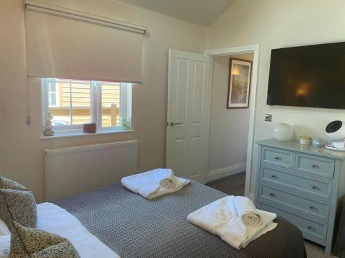 Lakeside Retreat The Bay Filey 2 bedrooms with ensuites parking with EV charger
