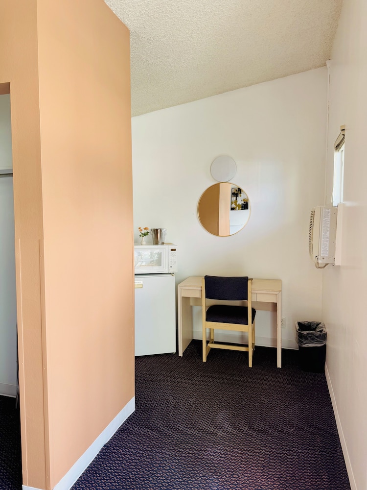 Foghorn Harbor Inn - photo 30
