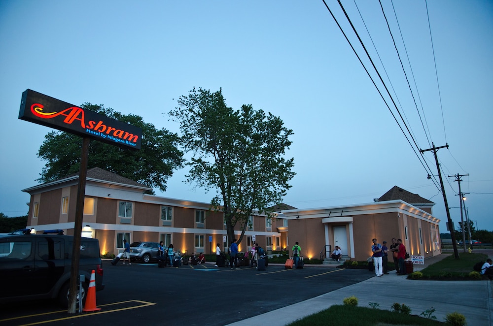 AAshram Hotel by Niagara River - photo 31
