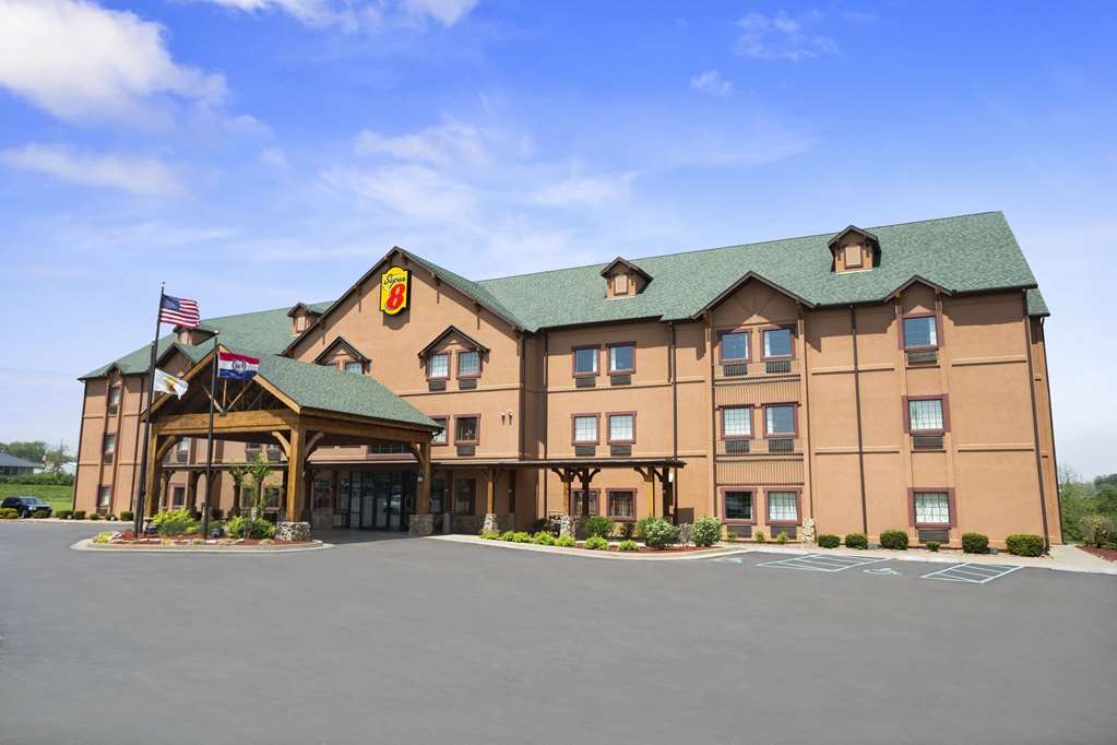 Super 8 by Wyndham Troy - carbon neutral hotel in Troy