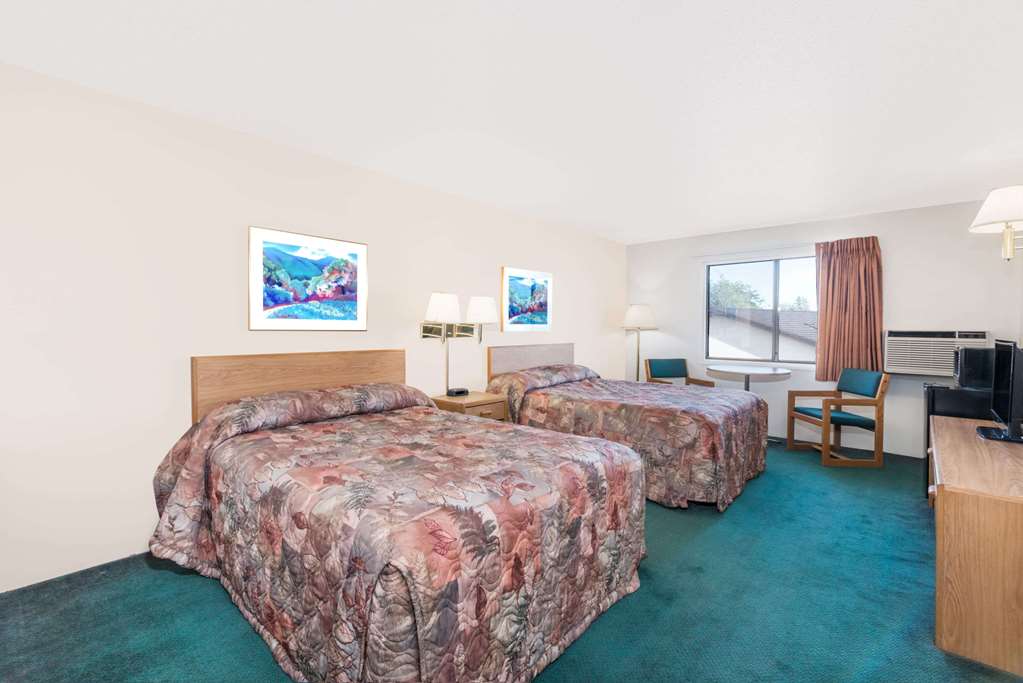 Super 8 by Wyndham Belle Fourche SD - photo 7