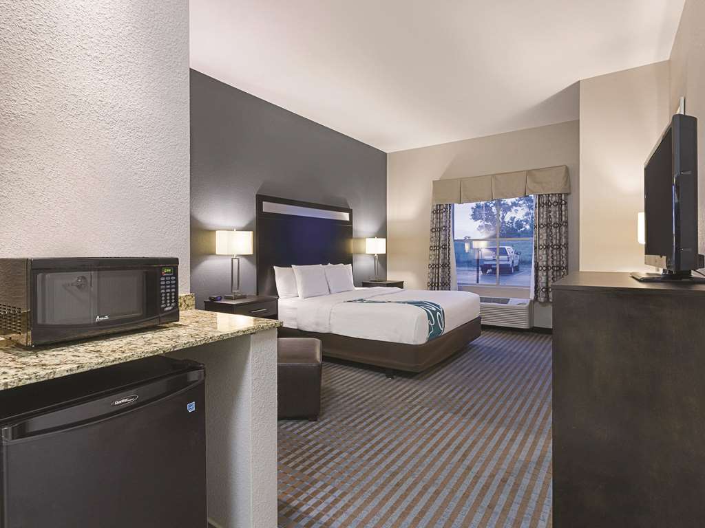 La Quinta Inn & Suites by Wyndham Glendive - photo 16