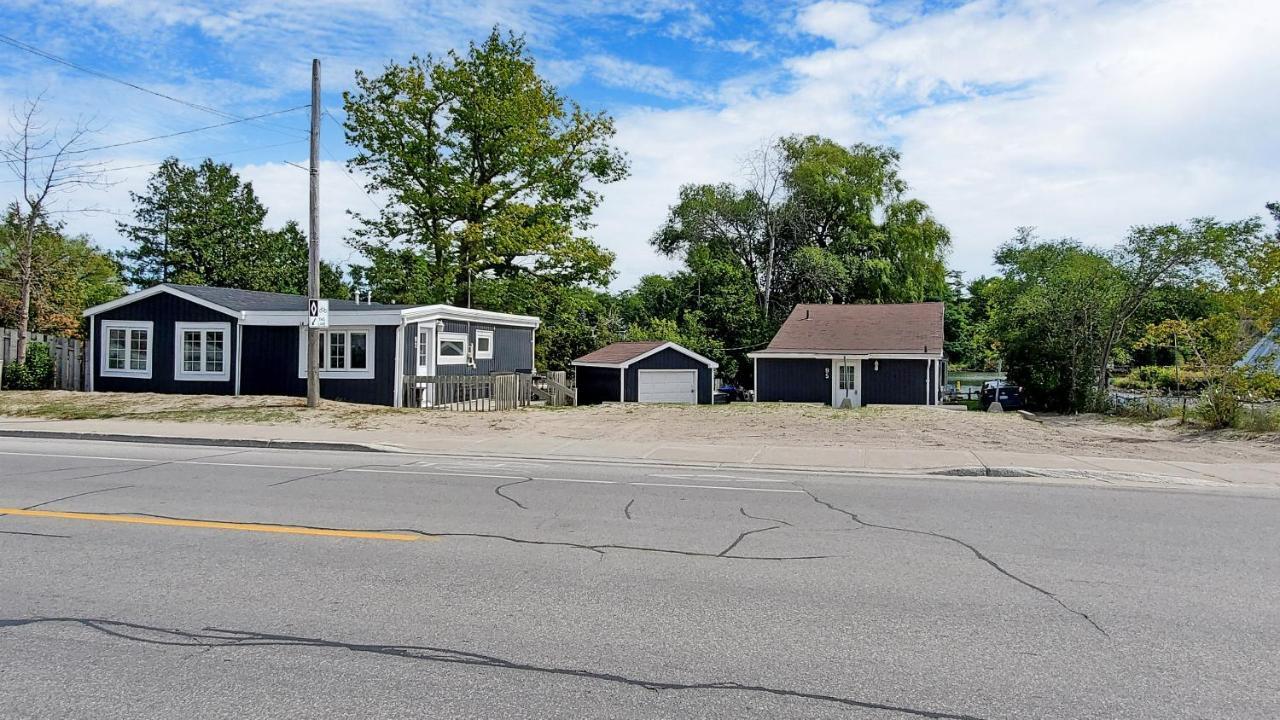 Main Beach River Retreat Wasaga Beach 1 Main Strip 93 Mosley St — 4-Star Luxury Hotel in Wasaga Beach, Canada
