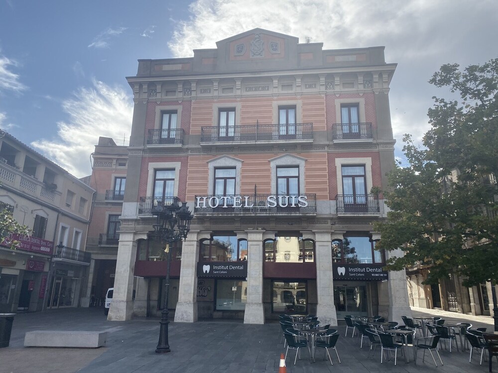 Hotel Suis — hotel in Sant Celoni