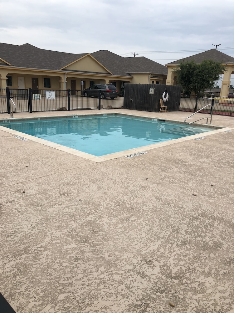 Whitesboro Inn & Suites - photo 15