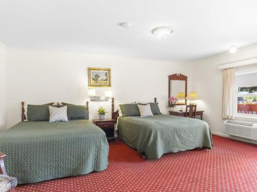 Blue Spruce Inn & Suites - photo 8