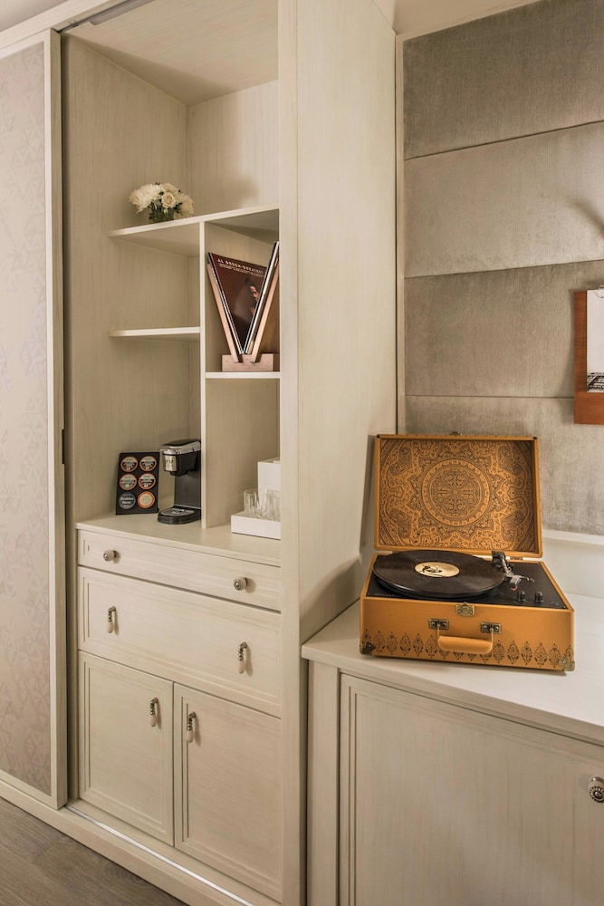 The Elizabeth Hotel Autograph Collection - photo 4