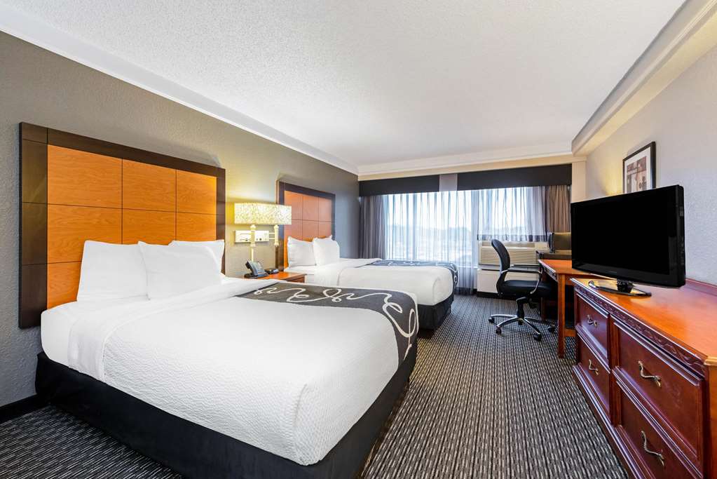 La Quinta Inn & Suites by Wyndham New Orleans Airport - photo 9