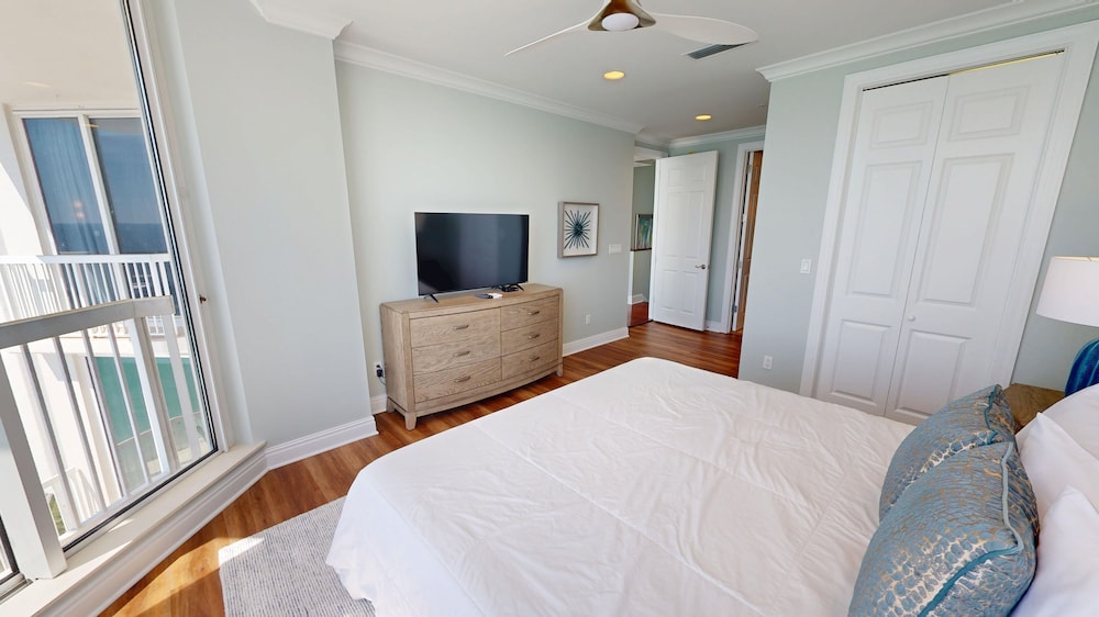 Silver Beach Towers 1905E is a Gulf Front 3 BR Penthouse Free Beach Service by RedAwning - photo 9