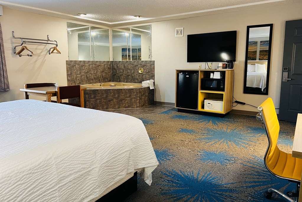 Days Inn by Wyndham Jamestown - photo 5