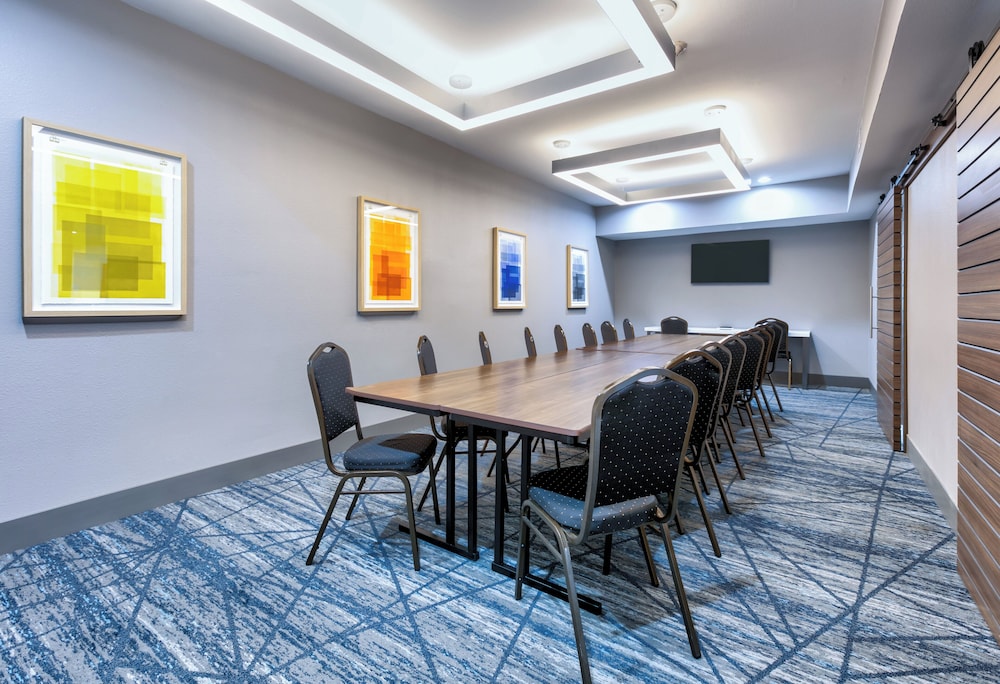 Holiday Inn Express & Suites Dallas Park Central Northeast by IHG - photo 31
