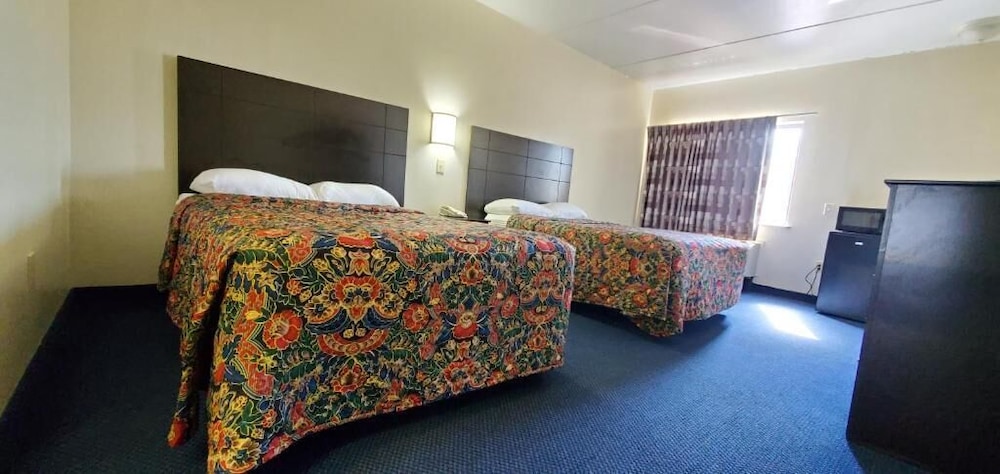 Plano Inn & Suites - photo 15