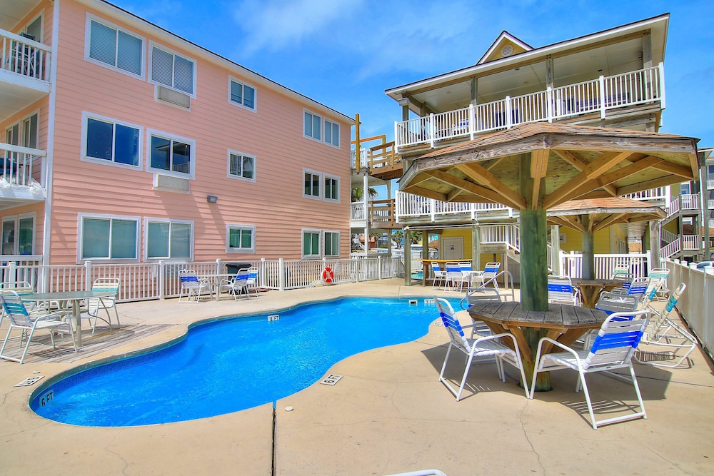 Beachgate CondoSuites & Motel - photo 140