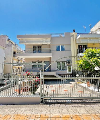 Thess City House with Parking — 4-Star Luxury Hotel in Thessaloniki, Greece