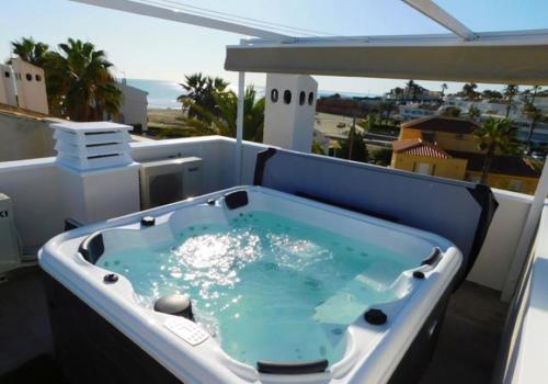 Duplex Nosy Be Vue Sur Mer Avec Solarium Et Jacuzzi — carbon neutral stay, Orihuela