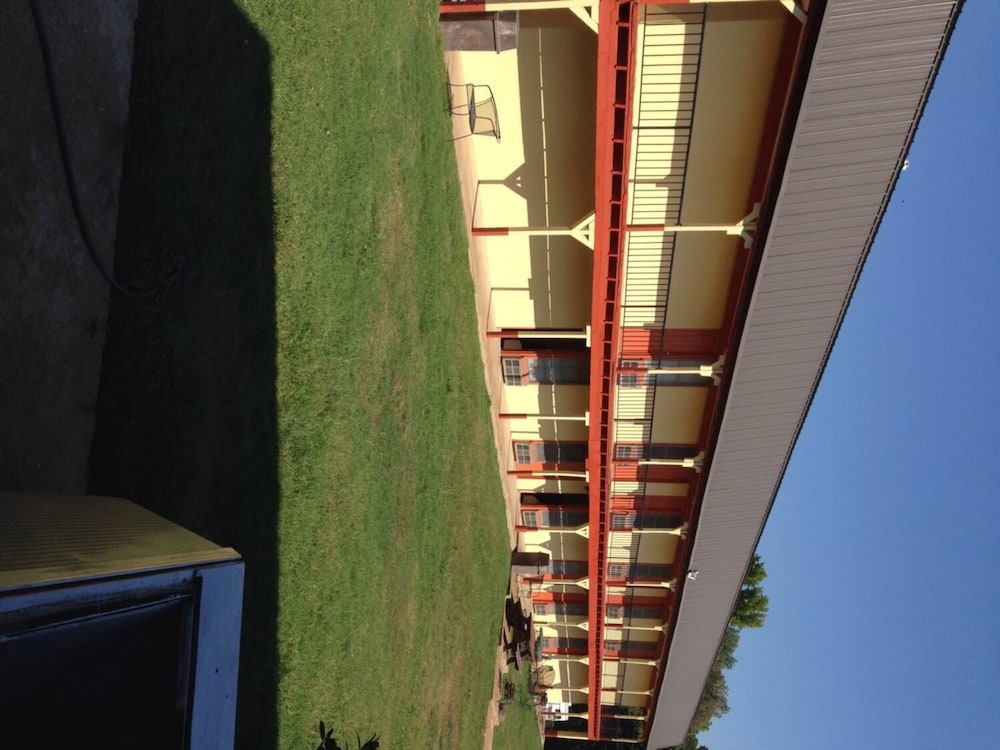 Sportsman Inn and Suites - photo 19
