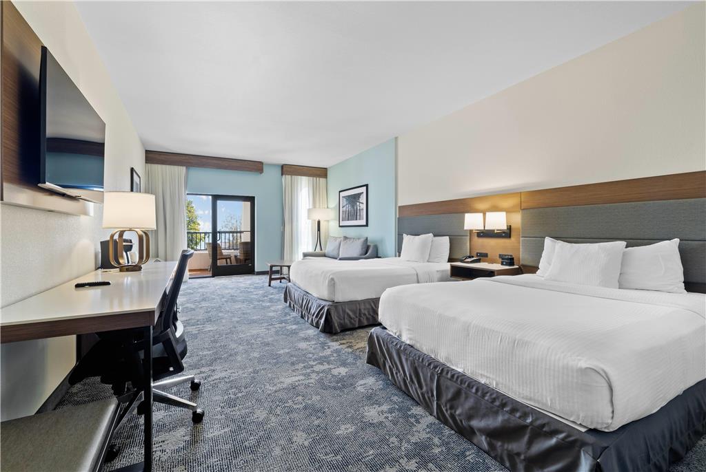 La Quinta Inn & Suites by Wyndham Santa Cruz - photo 27